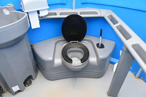 Best Emergency porta potty rental  in Clintonville, WI